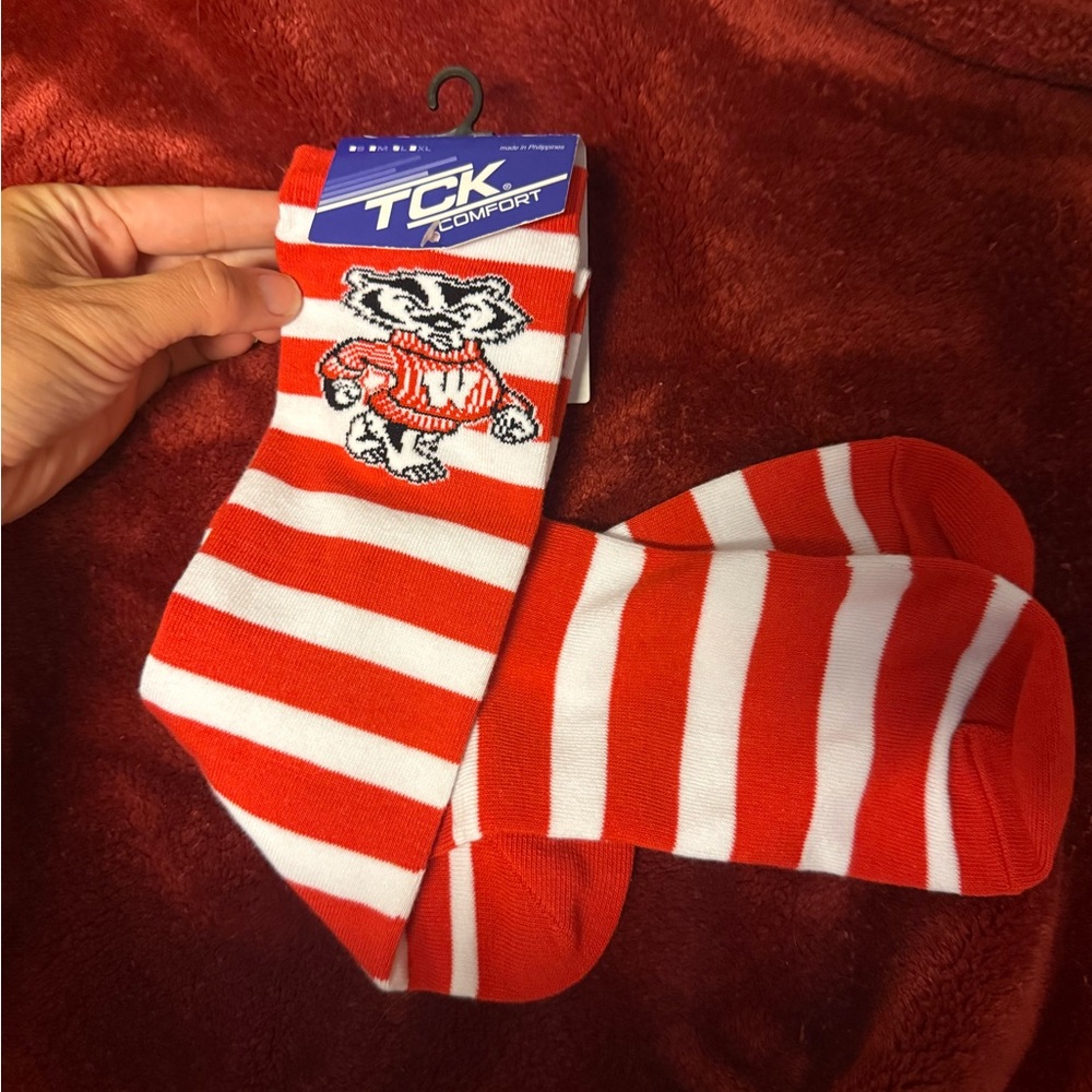 Wisconsin badgers striped calf socks SZ LARGE NWT